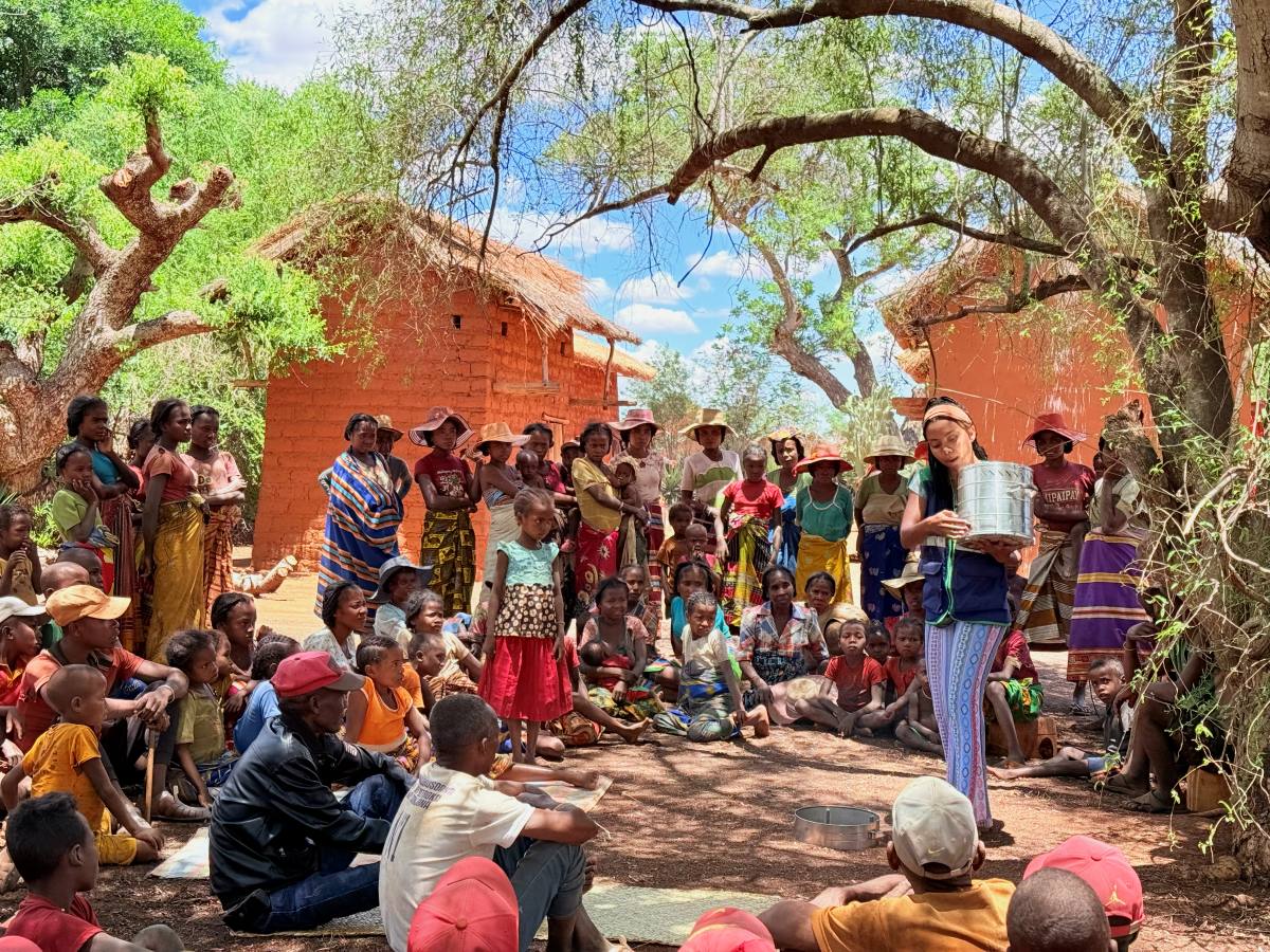 A community meeting in Mahatalaky