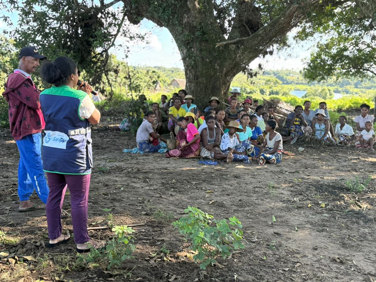 Founders addressing a Malagasy community