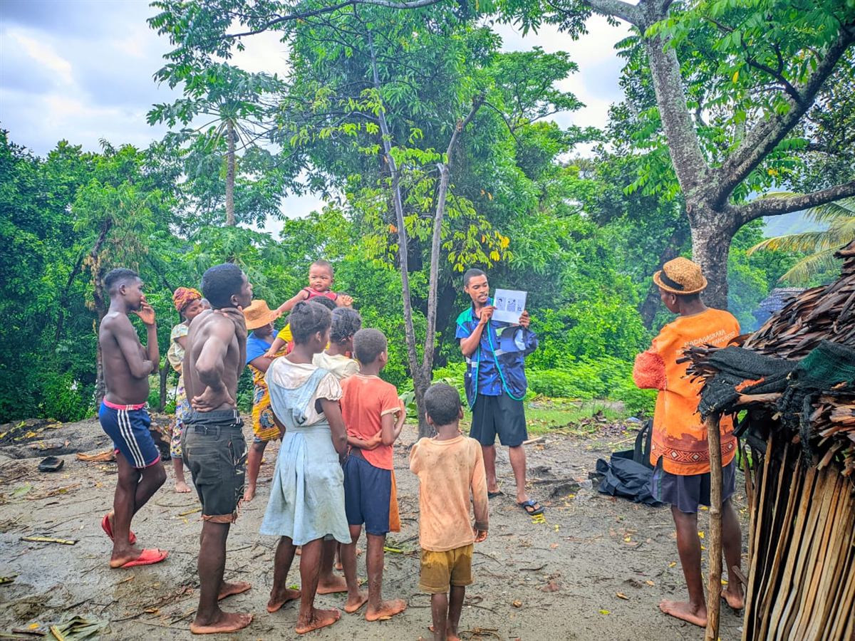 A fieldworker explaining the work to a Malagasy community